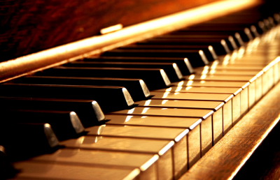 golden keys of a piano